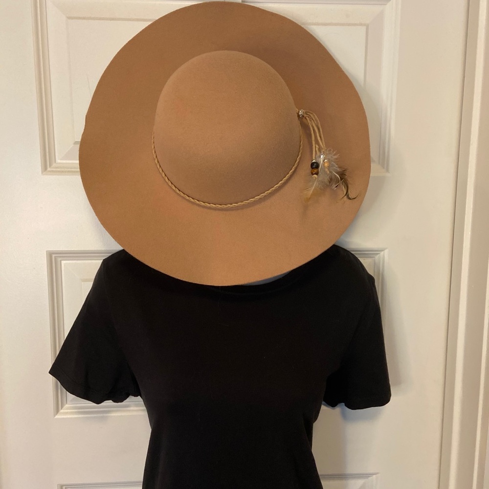 Floppy hat